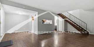 Charming Townhouse with Central AC and Washer/Dryer Gallery 3