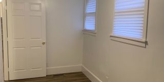 Video in Photos! Downtown York 2 Bedroom-1st Floor Gallery 10