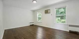 24 Hutton Avenue Gallery 10