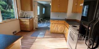 Cozy 3 bd House in Oregon City with Garage, Storage, & W/D Hookups! Gallery 11