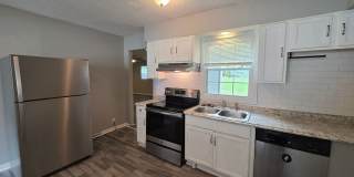 Spacious 4 Bed / 2.5 Bath Home with 2 Living Areas Gallery 5
