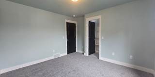 Beautiful 2 bed 1.5 bath townhome Gallery 19