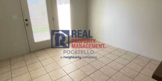 MOVE IN SPECIAL - 2 Bed 1.5 Bath Town Home - 1 Car garage Gallery 6