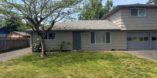 Updated 2 bedroom 1 bath duplex! Gallery 1