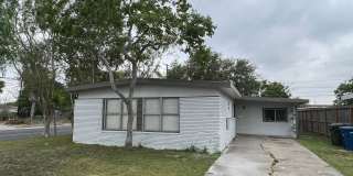 Large 4 bedroom 2 bathroom Gallery 1