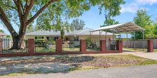 3 Bedroom/2 Bath Lakefront Home Gallery 1