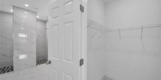 438 Poplar Street Gallery 15