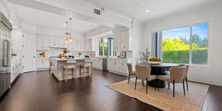 5011 Hayvenhurst Avenue Gallery 16