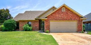 Comfortable Living in Edmond – 3BR with Prime Convenience Comfortable Living in Edmond – 3BR with Prime Convenience Gallery 1