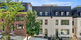 Luxury twin home in Philadelphia with rooftop entertaining Luxury twin home in Philadelphia with rooftop entertaining Gallery 1