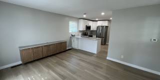 1649 ROSLYN ST Gallery 7