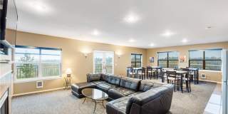 Amazing West Seattle 2 bedroom 2 bath W/S/G and 2 parking spots included! Gallery 24