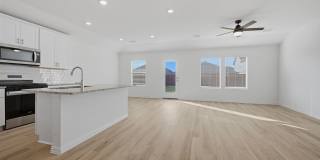 NEW CONTRUCTION 3/2/2 FOR LEASE IN SHERMAN! Gallery 12