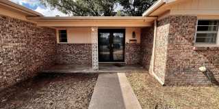 Amazing 4/2.5 in Prime Location! Minutes from Texas Tech and Hospitals! Gallery 3