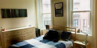 Good sized studio for 9/1 in a hot location! Gallery 4