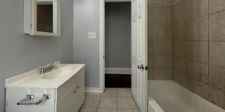 Updated 3 Bedroom 1.5 Bath Townhome w/ Paved Yard + Washer & Dryer Gallery 23