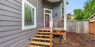 Spacious & Inviting Home in the Heart of Milwaukie! Spacious & Inviting Home in the Heart of Milwaukie! Gallery 4