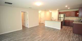 Roomy 3 Bed 2 Bath Duplex Home for Rent w Lawn Cutting Included! Gallery 26