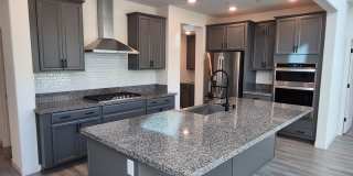 Gorgeous 4 Bedroom 3.5 bath with loft Gallery 14