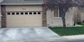 Bright & Spacious 2-Bed Townhome in great neighborhood with attached 2-car Garage! Gallery 1