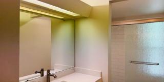 Spacious Two story 2 bedroom, 2 bath Condo. Move-In ready!! Gallery 17
