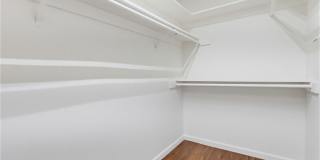 18102 Hatteras Gallery 30
