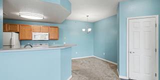 Charming Englewood Condo | 2 Bedrooms, Covered Parking & Community Pool Gallery 4