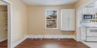 1921 Reynolds Street Gallery 23