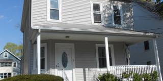 Huge 4 bedroom unit with A/C,  in-unit laundry and parking in Oak Square! Gallery 4