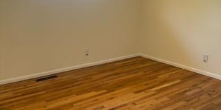 Spacious 3 Bedroom House with Attached Garage and Large Yard! Gallery 17