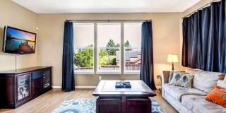 Spacious 3BR House in Gresham Gallery 21