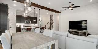 North Loop Area Gem!!! Gallery 8