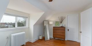 Oakenshawe 5-Bedroom, 2-Bathroom Home Close to Johns Hopkins Gallery 21