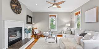 Spacious Kent Home | 6 Bed | 4 Bath | 4,000 Sf | Front Porch + Backyard | Detached 4-Car Garage Gallery 10