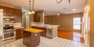 4 bedroom, 2 bathroom home in South Austin! 4 bedroom, 2 bathroom home in South Austin! Gallery 10