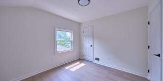 2924 GRACEFIELD Road Gallery 18