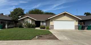 Spacious Home in Porterville Gallery 1