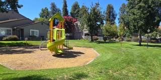 Remodeled Townhome in Beautiful Complex, A/C, Pool, Tennis Courts, Patio, Great Location! Gallery 13