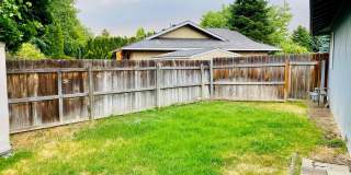 3BR single-level rancher in SE Bend with large fully-fenced backyard Gallery 25