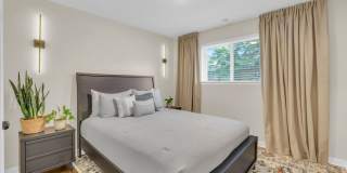 Fully Furnished Sunnyside Townhome | All-Inclusive | Flexible Stays Gallery 10