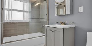 4332 Collins Ave Gallery 9