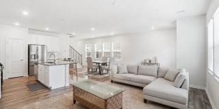 Luxury End-Unit Townhome in Desirable Chateau Community Gallery 18