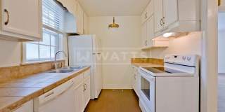 Charming 2BR/1BA Bungalow in Crestwood South Gallery 10