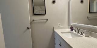 Bright & Updated 2Bd/1Ba Condo in Aurora Gallery 10