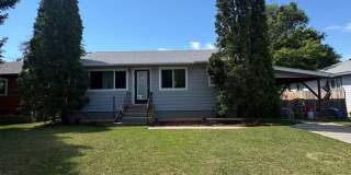 Spacious 4 bed 2 Bath Centrally Located Gallery 3