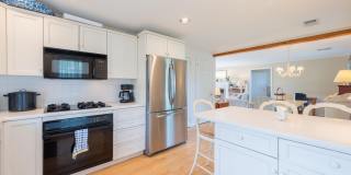 303 Bell Place Gallery 22