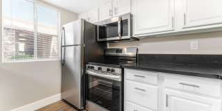 Modern Condo in Guard-Gated Community! Gallery 10
