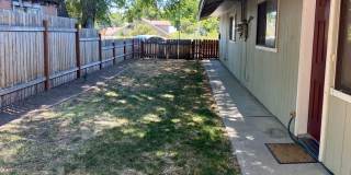 2 Bed 1 Bath Duplex w/ Fenced Yard and Off Street Parking Gallery 11