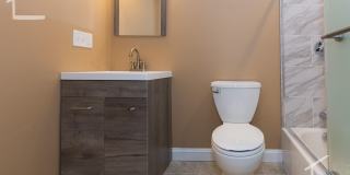 Huge, newly renovated 2 level 5 bed unit near the Green Line! Gallery 10