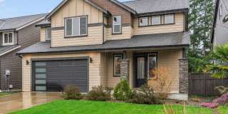 Backyard Putting Green + Outdoor Fireplace | Comfortable Puyallup Rental Gallery 1